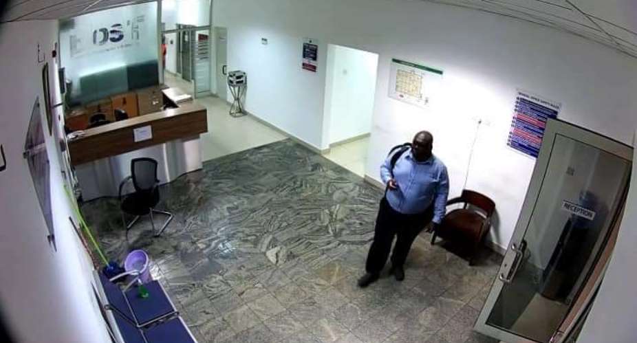 BOST CCTV Cameras caught thief stealing laptops
