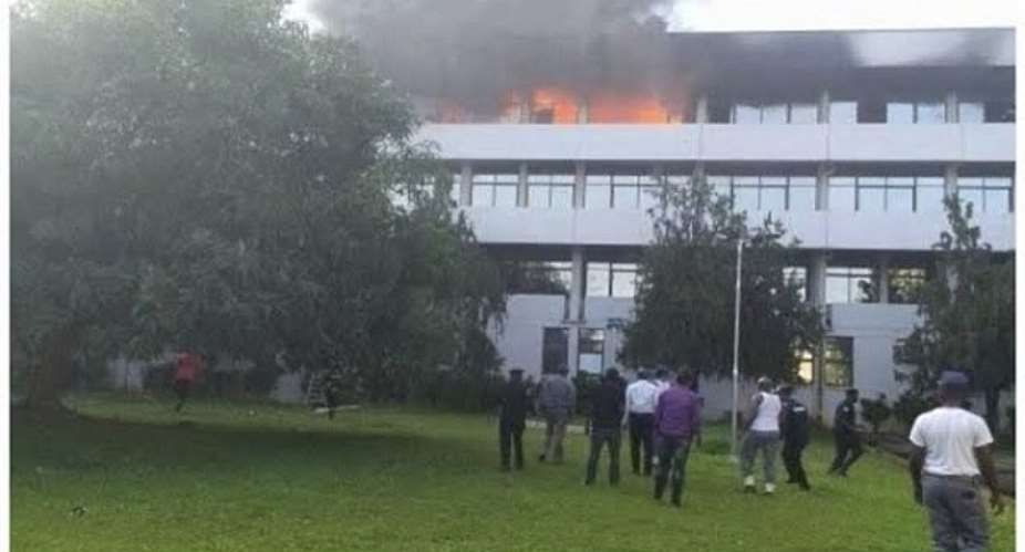 Judges Chamber in Nigeria Supreme Court reportedly gutted by fire VIDEO