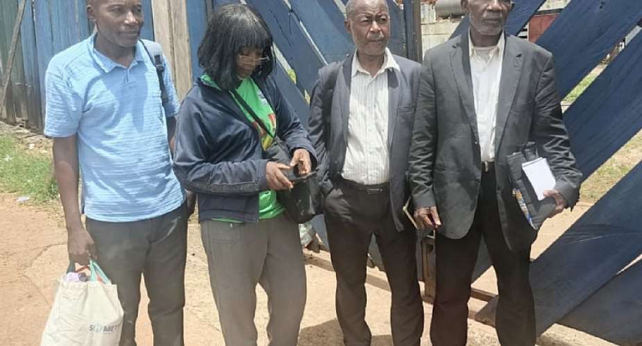 Journalists Franois Essomba (from left), Solange Djuikam, Pierre Mouchili, and Igor Gwet Bibey leave Yaound Central Police Station on September 21 after spending several days in overcrowded cells. (Photo: Courtesy of Thierry Eba/SPIC)