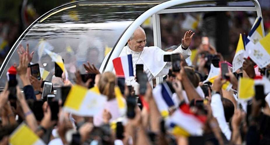 Pope Leo XIV waves to the crowd from the popemobile as he rides down the Champs-lyses avenue to arrive to celebrate an outdoor mass at Place de la Concorde, central Paris, on September 26, 2026. -  Julien de Rosa, AFP