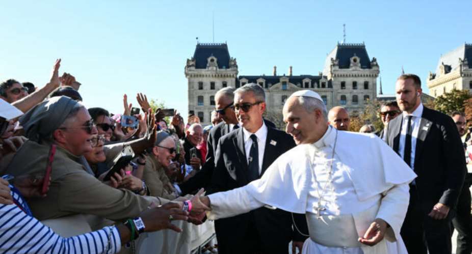 Leo XIV opens France visit with Paris popemobile ride, warnings of AI threat to humanity