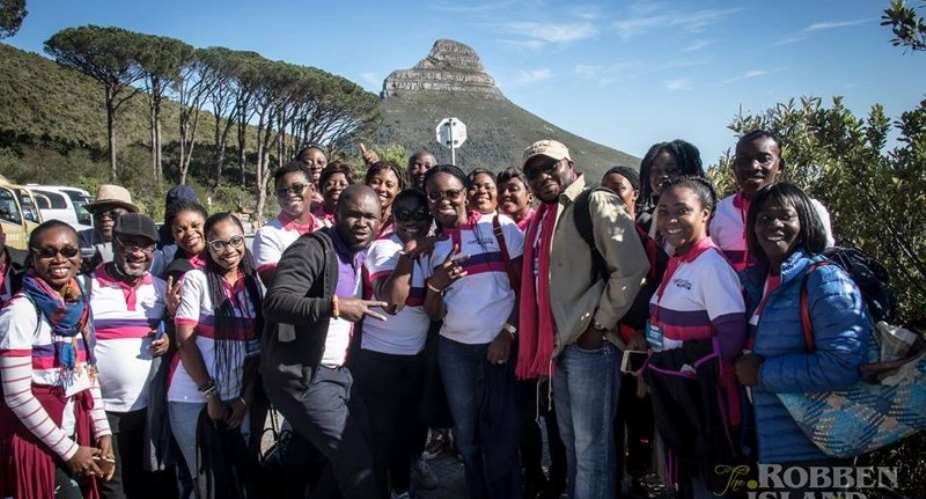 RobbenIslandExperience: Patrons go sight-seeing on Table Mountain