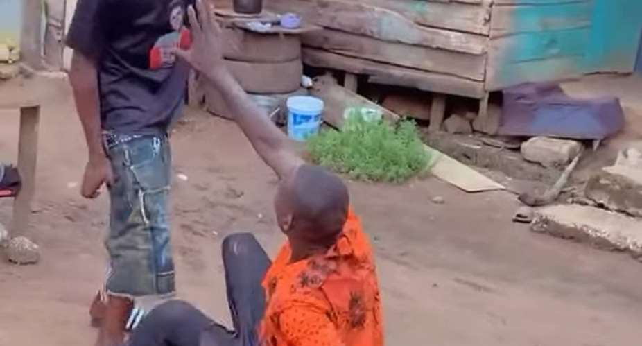 A man was allegedly caught stealing plantains and reportedly slapped repeatedly while people watched. But where does punishment end and mob justice begin? Who owned the plantains, who threw the first slap, and why did the crowd remain silent? Berekum-Senase raises uncomfortable questions about justice, dignity and community responsibility.