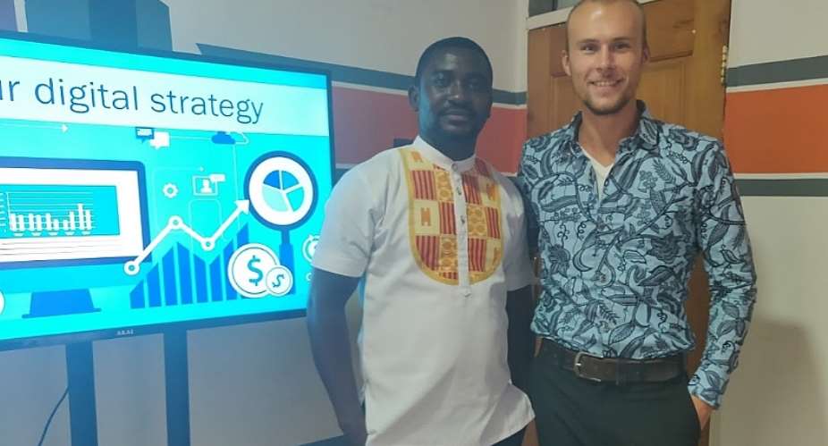Micha van den Akker and Trinity Software Center manager Stephen Ofori at the digital transformation workshop with SME in Kumasi