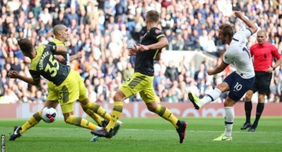 Harry Kane Rescues Hugo Lloris As 10-Man Tottenham Beat Southampton