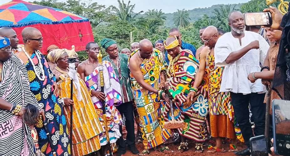 Togbe Sesinu VI supported by Togbega Gabusu of Hohoe cutting sod for the project