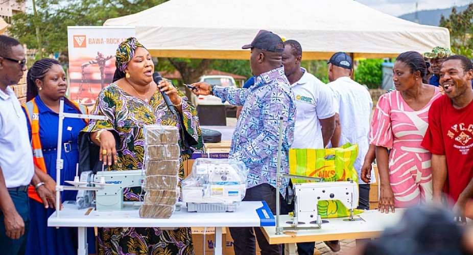 Bawa Rock supports Obuasi Market fire victims with sewing machines, cash donations