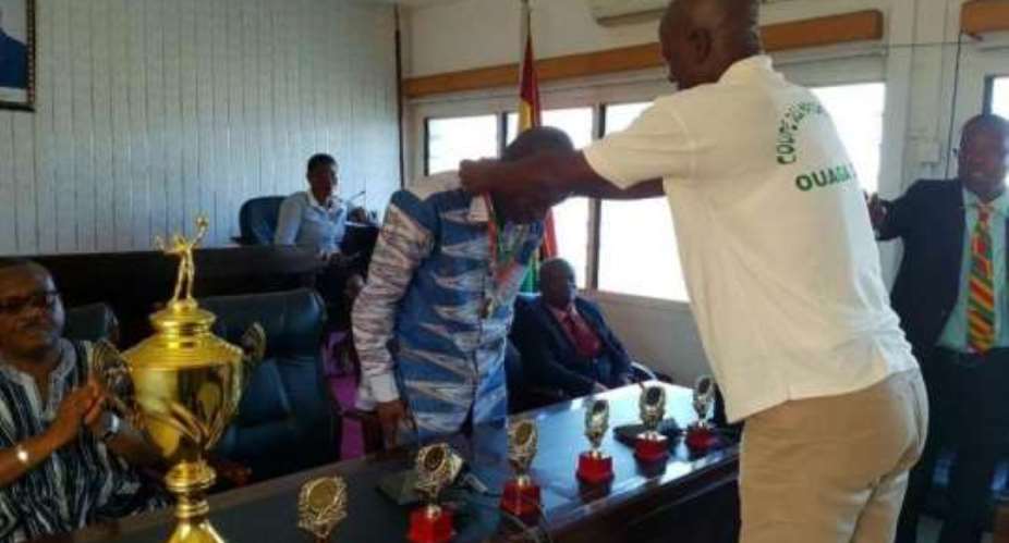 National Handball team present medals to Sports Minister