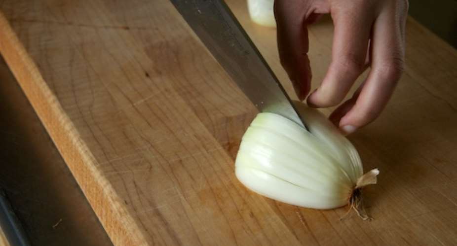 How To Get Onion And Garlic Smell Off Your Hands