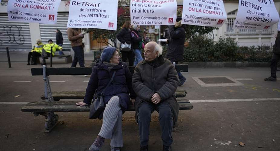  Christophe Ena/AP