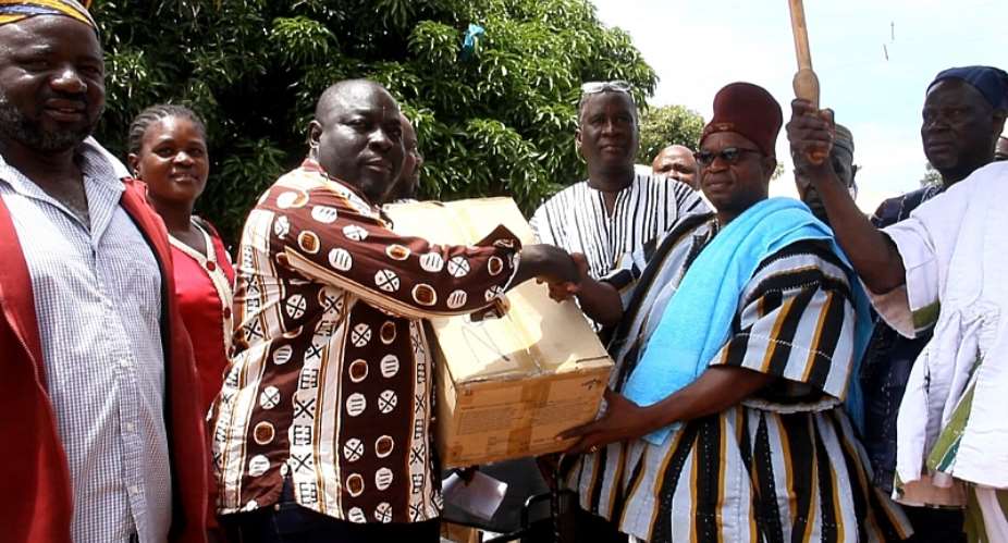 Dr Desmond Bugbilla donates medical equipment to Binaba Health Centre