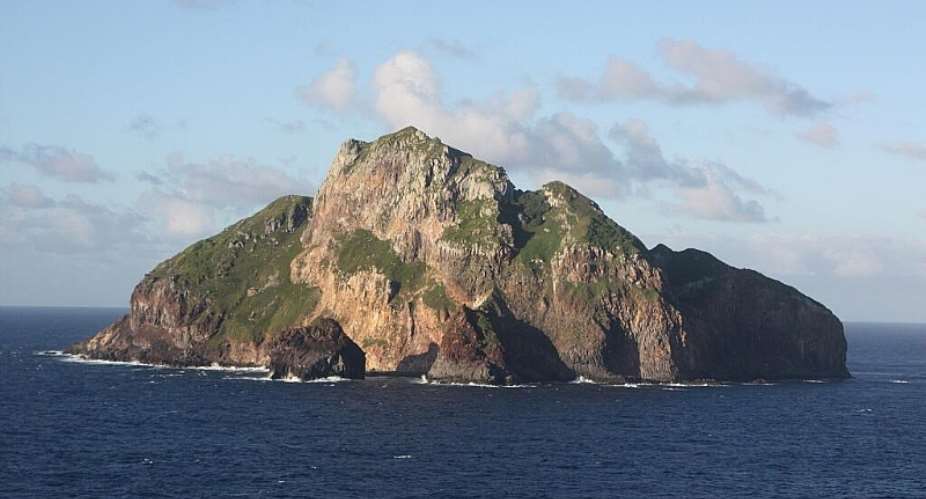 Hunter Island, east of New Caledonia and southeast of Vanuatu, in the Pacific. Matthew and Hunter Islands are disputed between France and Vanuatu. -  Befa34 via Wikimedia Commons