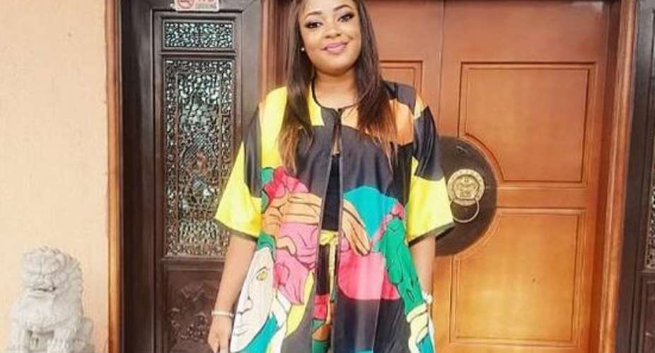 Actress, Tayo Sobola Looks Classic in her Outfit with Indian Author