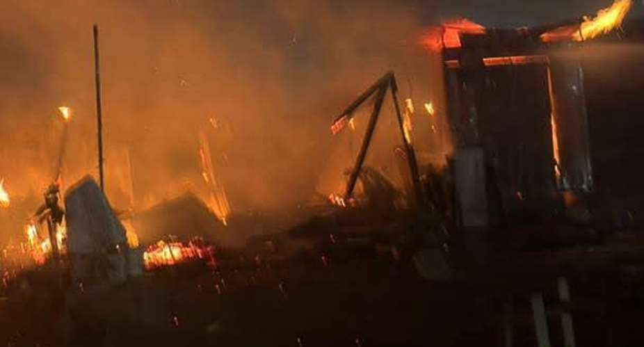Accra: Fire destroys two wooden structures, two containers at Agringanor