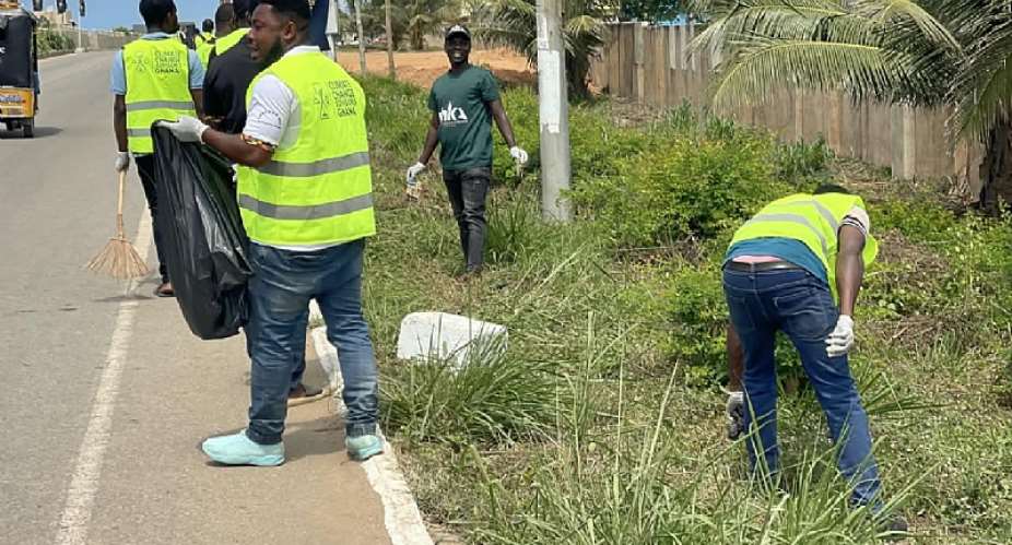 Climate Change Advisors Ghana joins Buzstop Boys to clean Cape Coast ahead of Fetu Afahye