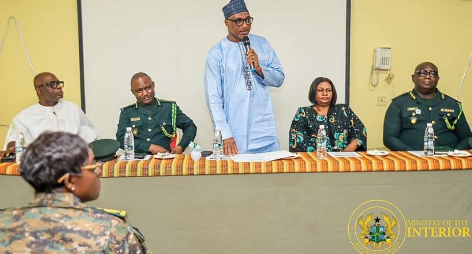 Interior Minister directs Immigration Service to crack down on illegal immigration