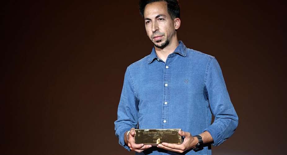AFP Spanish photographer Luis Tato poses with his trophy after receiving the Visa dOr News prize during the 38th edition of the Visa pour limage press photography festival in Perpignan, southern France, on 5 September, 2026. -  Valentine Chapuis / AFP