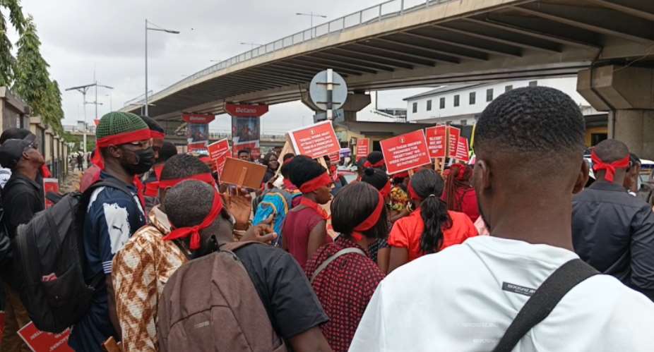 2022 College of Education graduates protest 14 months of unpaid salaries