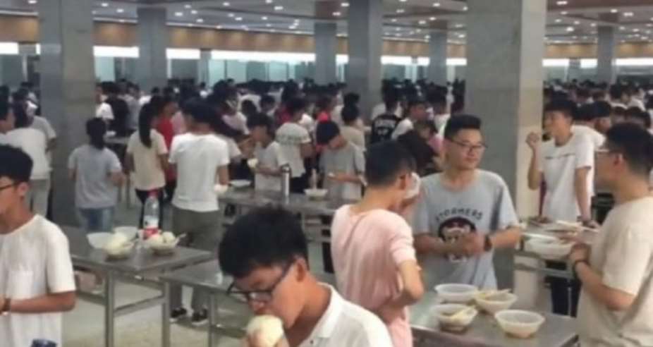 High-School Removes Cafeteria Chairs To Make Students Study More