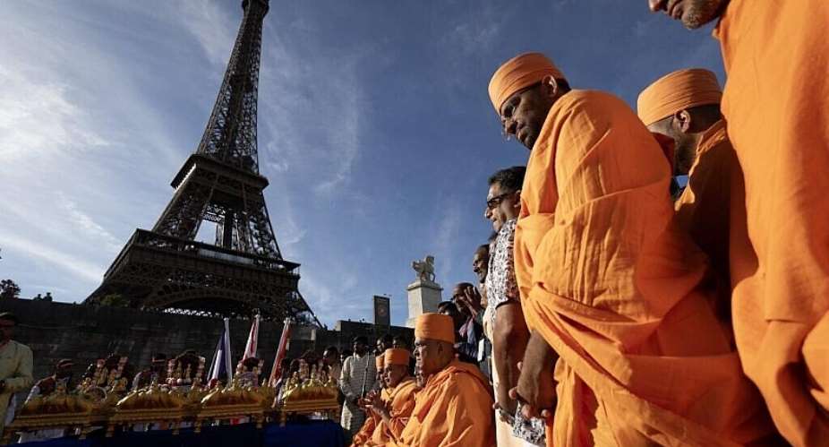 Bochasanwasi Akshar Purushottam Swaminarayan Sanstha (BAPS) Hindu monks take part in a religious ceremony in front of the Eiffel Tower before a ceremonial river parade on the river Seine in Paris on 3 September 2026. - AFP - KENZO TRIBOUILLARD