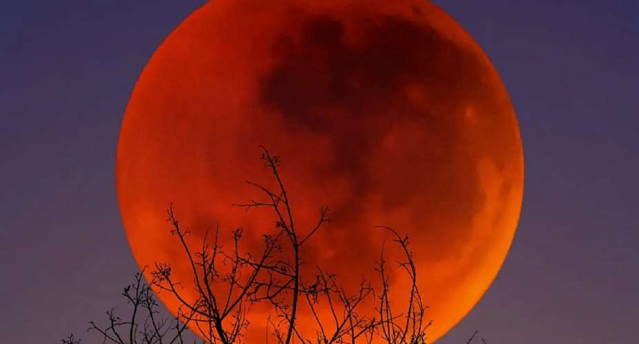 Blood Moon over Ho triggers mixed reactions