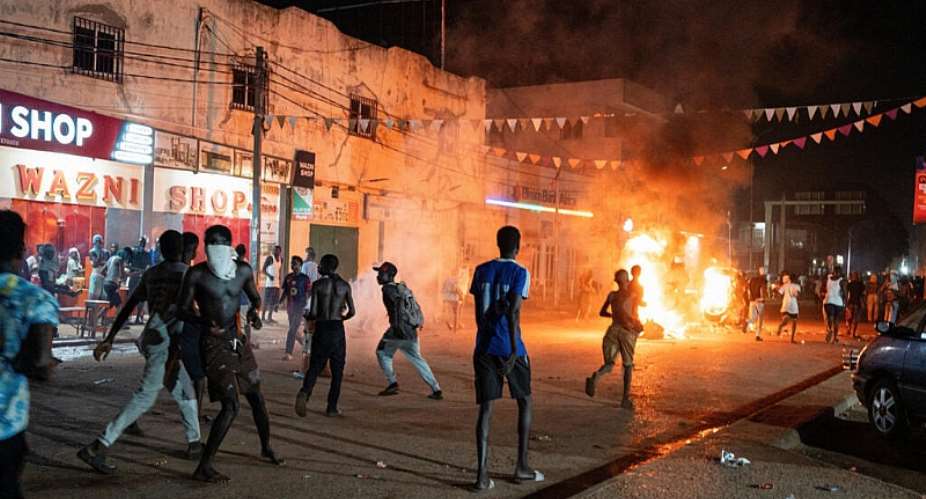 Residents protest in the streets during a demonstration against power and water cuts in Banjul, Gambia, September 8, 2026. REUTERS/Malick Njie - REUTERS - Malick Njie