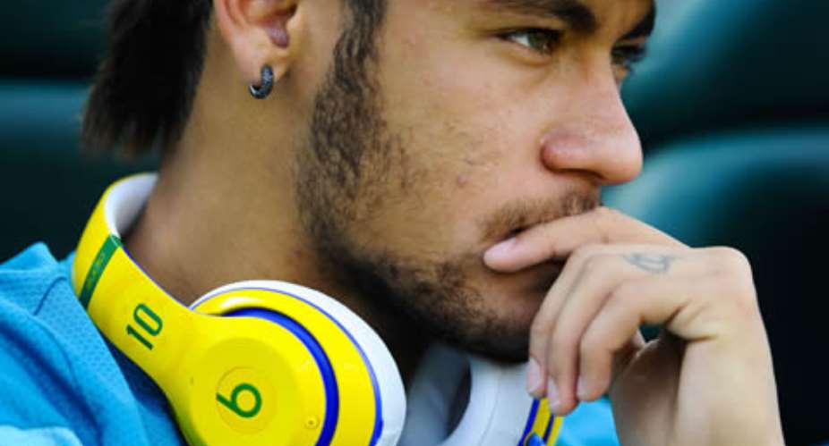 Neymar Risks FIFA Punishment Over Headphones