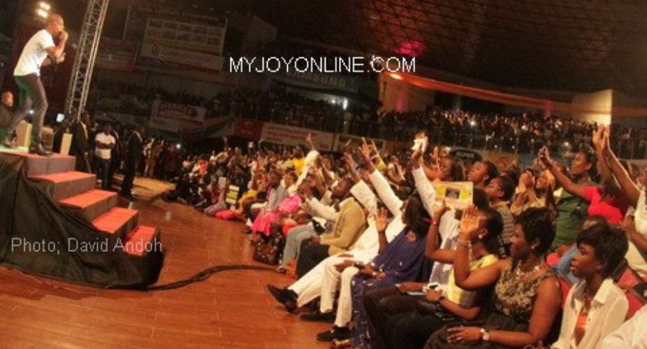 Kirk Franklin doing what he does best on stage