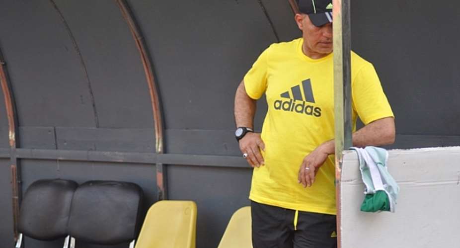MAS Fez coach lashes out at Nigerien referee after Medeama defeat
