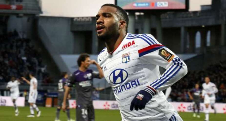 Injury crisis: Lyon face anxious wait over extent of Alexandre Lacazette's injury