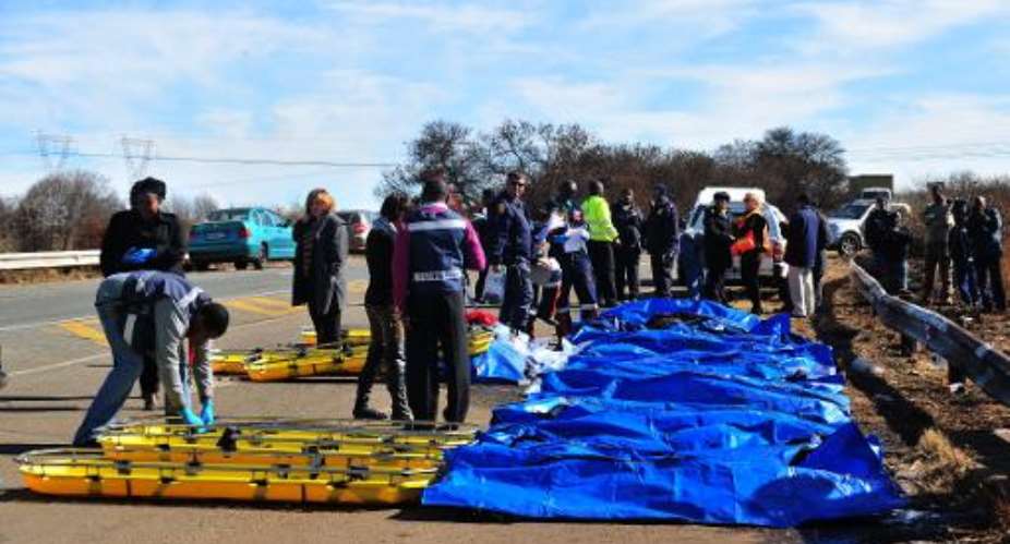 Rescue workers south of Johannesburg, on June 25, 2012.  By  (AFP/File)