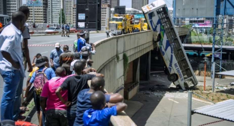 A bus veered off the Queen Elizabeth bridge in Johannesburg in February 2015.  By MUJAHID SAFODIEN (AFP)