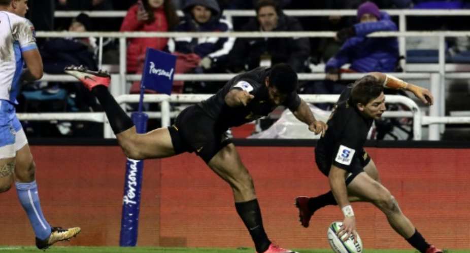 A remarkable turnaround by the Jaguares continued as they trounced the Northern Bulls 54-24 in Buenos Aires for a fifth consecutive victory.  By ALEJANDRO PAGNI AFP