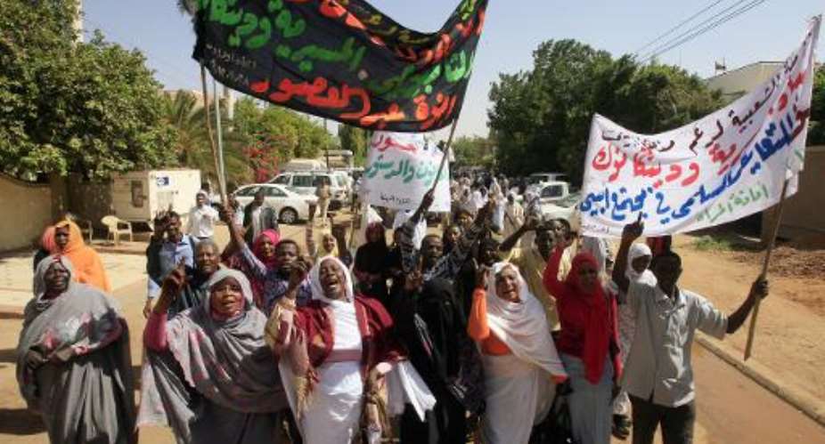 Some 100 protesters from the nomadic Arab Misseriya tribe demonstrate in Khartoum on November 28, 2012, proclaiming the flashpoint Abyei region Sudanese territory.  By Ashraf Shazly AFPFile