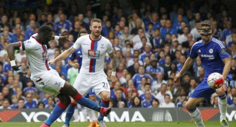 Crystal Palace's Bakary Sako L scores against Chelsea at Stamford Bridge in London on August 29, 2015.  By Ian Kington AFPFile