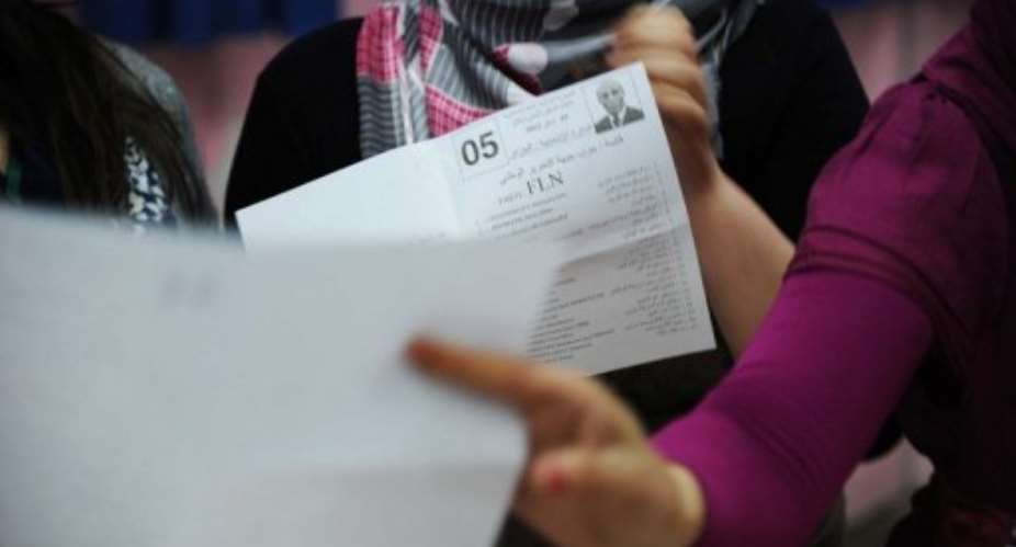 Officials count the votes in Algiers.  By Farouk Batiche (AFP/File)