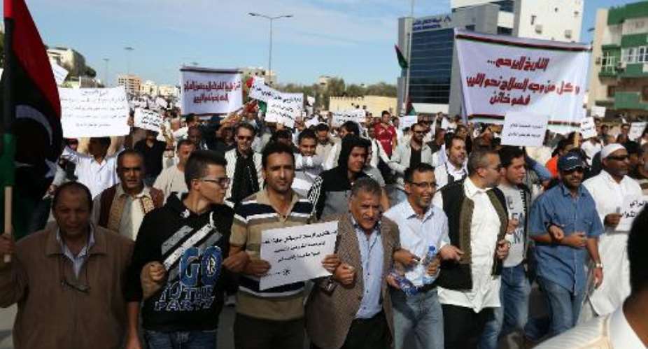 Libyan protesters gather during a demonstration calling on militiamen to vacate their headquarters in southern Tripoli on November 15, 2013.  By Mahmud Turkia (AFP)