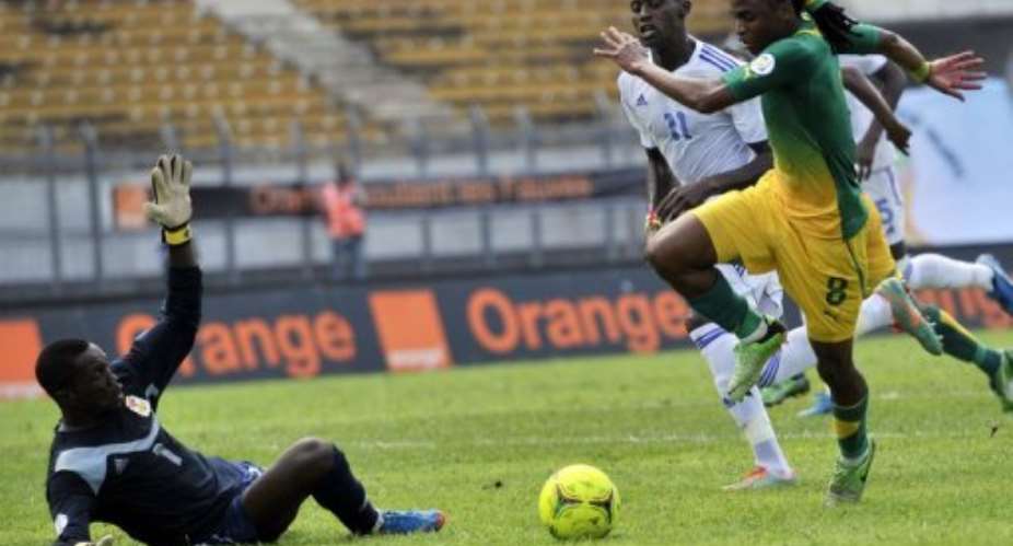 Siphiwe Tshabalala right on the ball against Central African Republic in Yaounde on June 8, 2013.  By Issouf Sanogo AFPFile