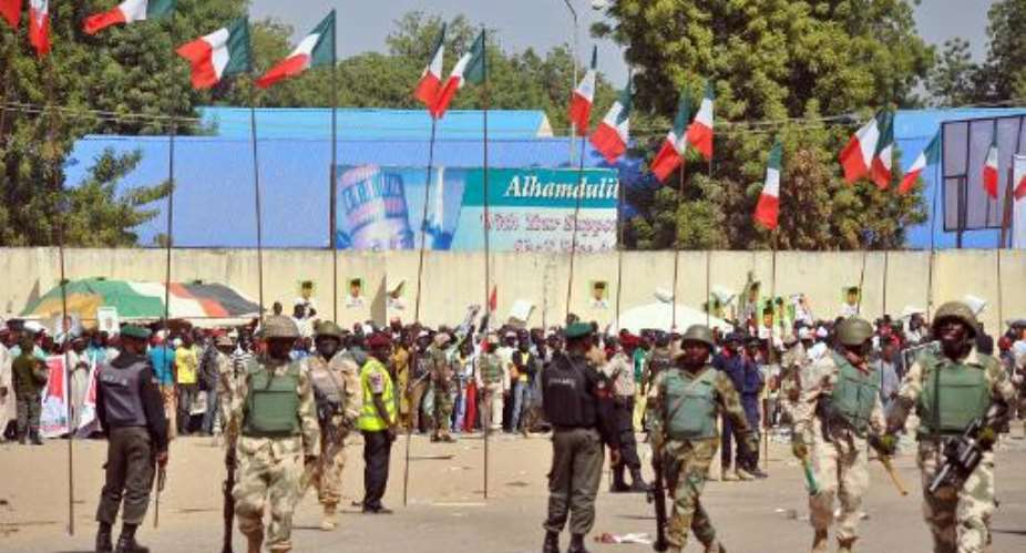 Soldiers and policemen deploy to secure the venue during a rally of the ruling People's Democratic Party PDP in Maiduguri, northeast Nigeria on January 24, 2015.  By Tunji Omirin AFP