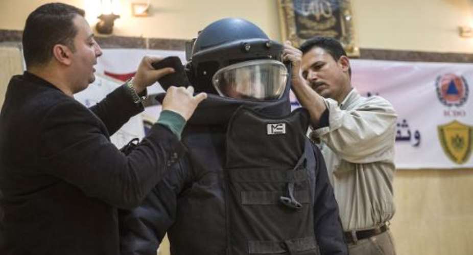 Cairo blasts strain Egypt's bomb squad