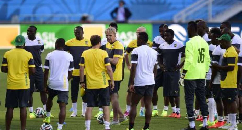 Cameroon's German coach Volker Finke centre talks to his players during a training session at the Das Dunas stadium in Natal on June 12, 2014.  By Pierre-Philippe Marcou AFP
