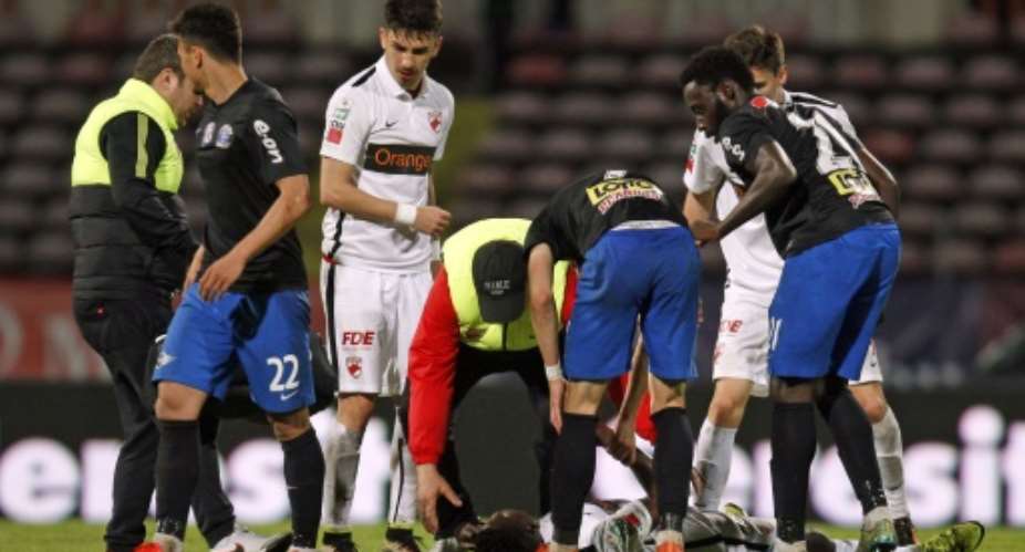 Cameroonian international Patrick Ekeng lies on the pitch after he collapsed during the football match between Dinamo Bucharest and Viitorul Constanta in Bucharest on May 6, 2016.  By  AFP
