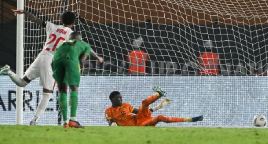 Cape Verdes Ryan Mendes (L) scored the only goal from the penalty spot against Mauritania to book a place in the Africa Cup of Nations quarter-finals.  By Issouf SANOGO (AFP)