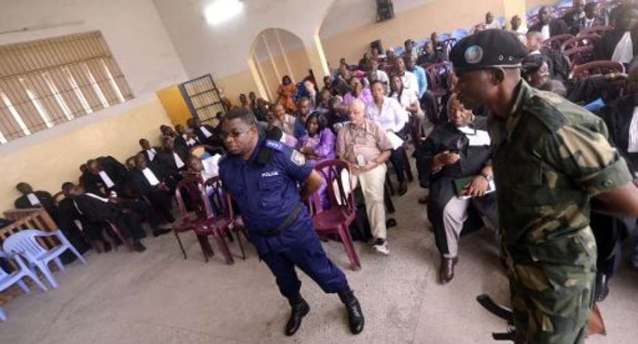 Colonel Mukalay (C) on April 30, 2013 at the Kinshasa court during the trial of policemen accused of killing rights activist Floribert Chebeya.  By Junior D. Kannah (AFP/File)