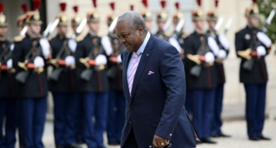 Ghana's President John Dramani Mahama arrives at the Elysee Palace on October 5, 2015 in Paris.  By Stephane de Sakutin AFP