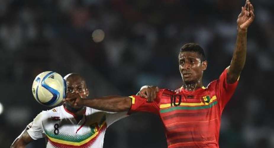 Guinea's midfielder Kevin Constant R vies with Mali's midfielder Yacouba Sylla during their 2015 African Cup of Nations group D football match in Mongomo, on January 28, 2015.  By Carl De Souza AFP