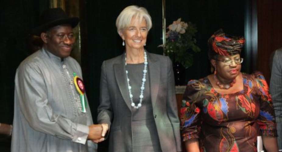 Christine Lagarde centre with Nigerian President Goodluck Jonathan and Finance Minister Ngozi Okonjo-Iweala in Abuja.  By Emmanuel Wole AFP