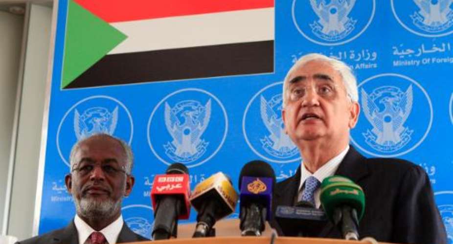 Indian Foreign Minister Salman Khurshid R and his Sudanese counterpart Ali Ahmed Karti speak to the press in Khartoum on February 4, 2014.  By Ashraf Shazly AFP