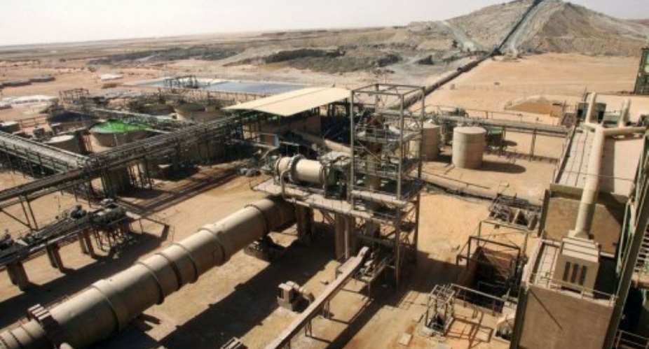 Installations at the Somair mineral treatment plant near the Areva uranium mine in Arlit, Niger on February 23, 2005.  By Pierre Verdy (AFP/File)