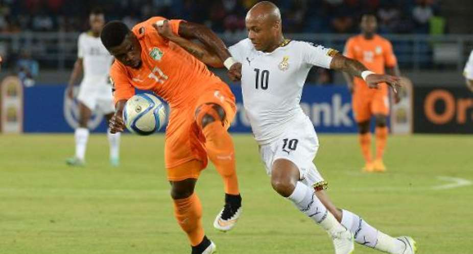 Ghana's midfielder Andre Ayew R challenges Ivory Coast's defender Serge Aurier during the 2015 African Cup of Nations final match in Bata on February 8, 2015.  By Khaled Desouki AFP